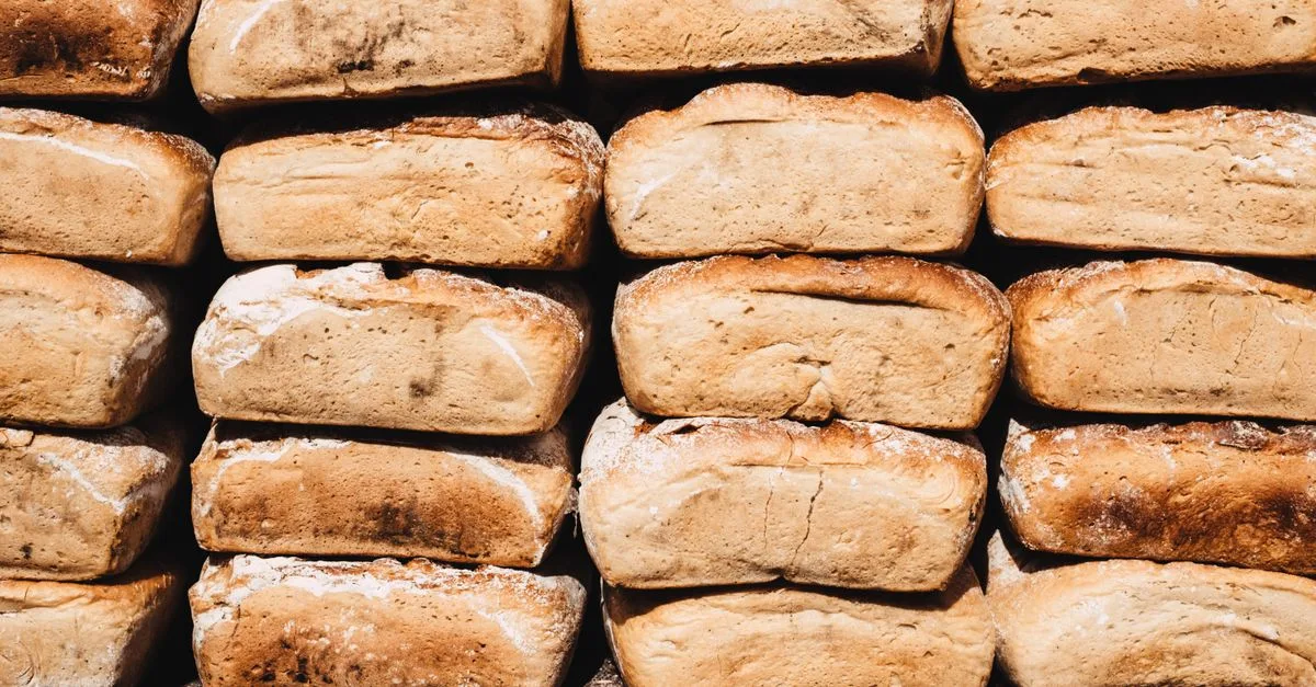 découvrez notre recette de pain de mie maison, croustillant et émietté, parfait pour des sandwichs savoureux et gourmands.