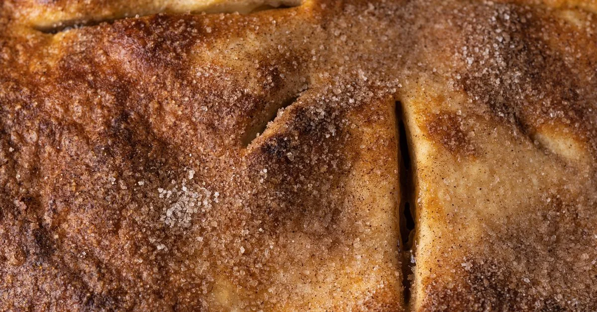 découvrez tout sur la croûte : définition, types et importance dans différents domaines tels que la géologie, la cuisine et la médecine.