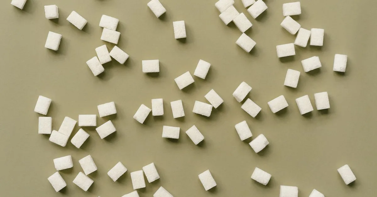 découvrez les différences entre le sucre glace et le sucre granulé : utilisation, texture, et avantages pour vos recettes sucrées.