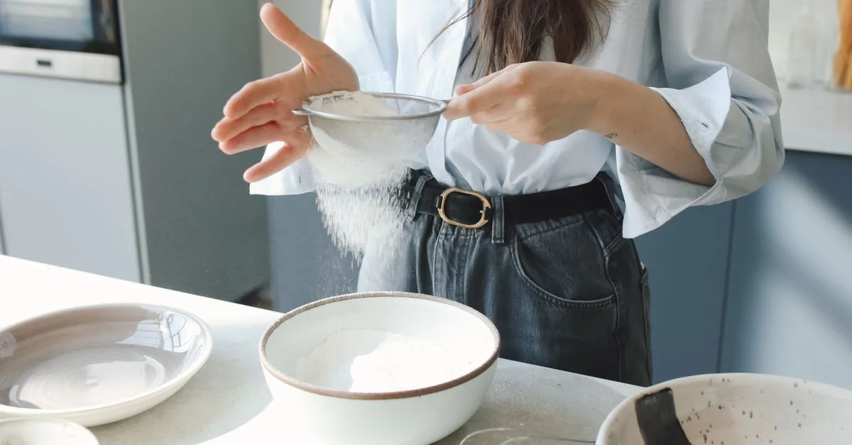 découvrez le processus de tamisage (sifting) pour séparer et affiner les matériaux, essentiel dans diverses industries pour améliorer la qualité des produits.