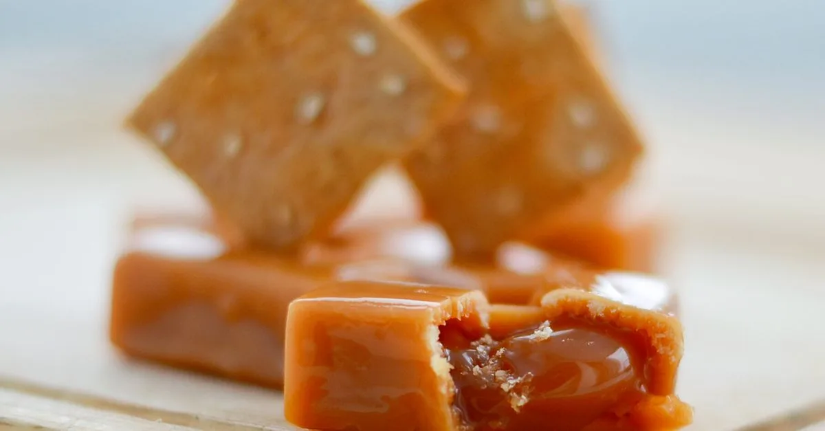 découvrez la température idéale pour réussir un caramel parfait, des conseils pour maîtriser la cuisson et éviter les erreurs courantes.