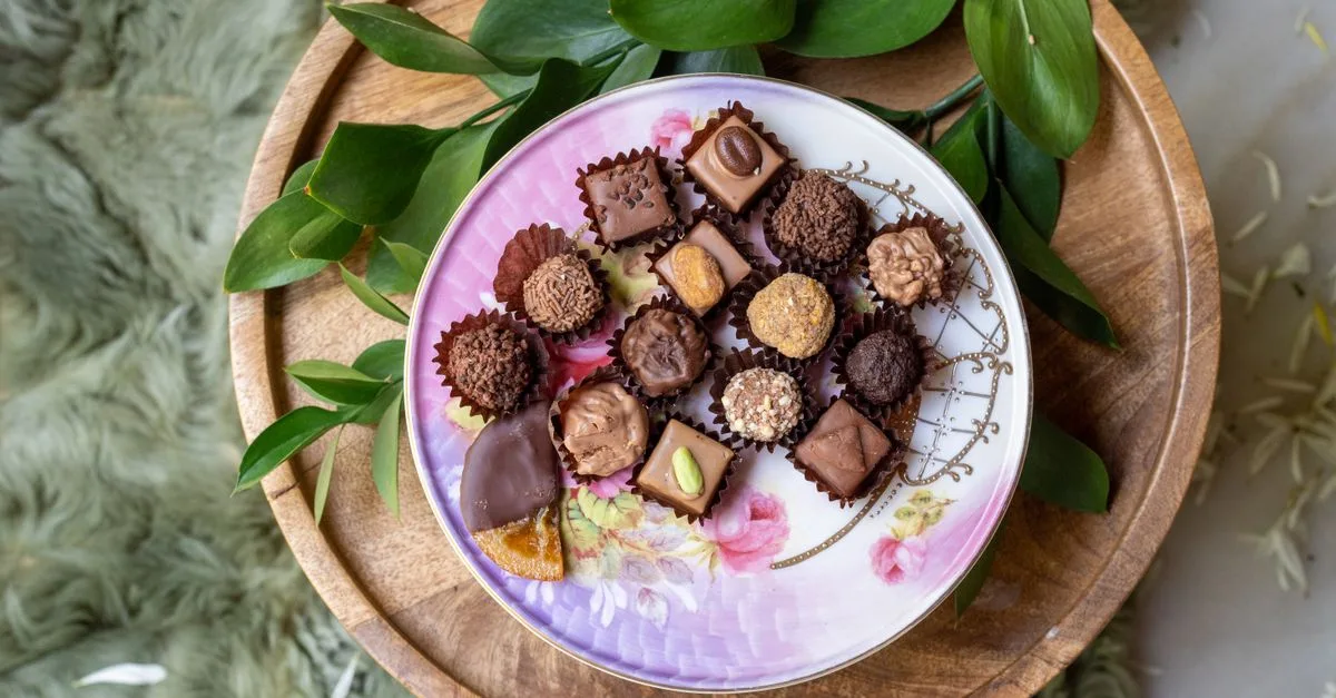 découvrez le phénomène du chocolate blooming : comprendre pourquoi le chocolat blanchit et comment préserver sa texture et sa saveur.