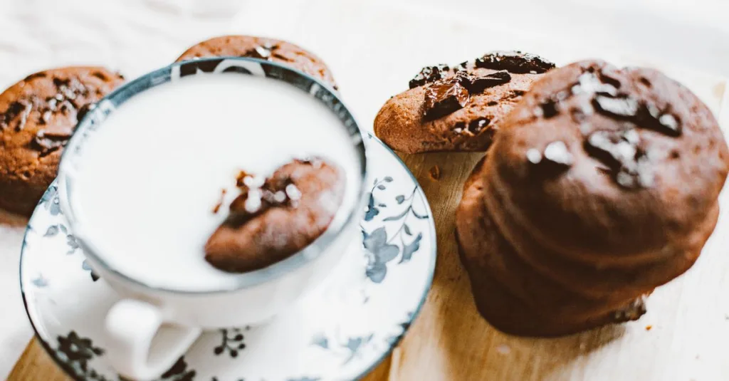 découvrez nos cookies au centre moelleux et aux bords croustillants, alliant textures et saveurs pour un plaisir gourmand inégalé.