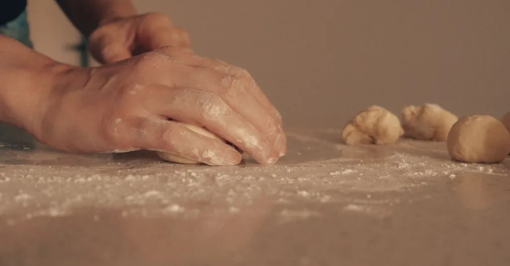 apprenez les techniques essentielles pour pétrir la pâte à la main ou au robot, garantir une texture parfaite et réussir toutes vos recettes de pain et pâtisseries.