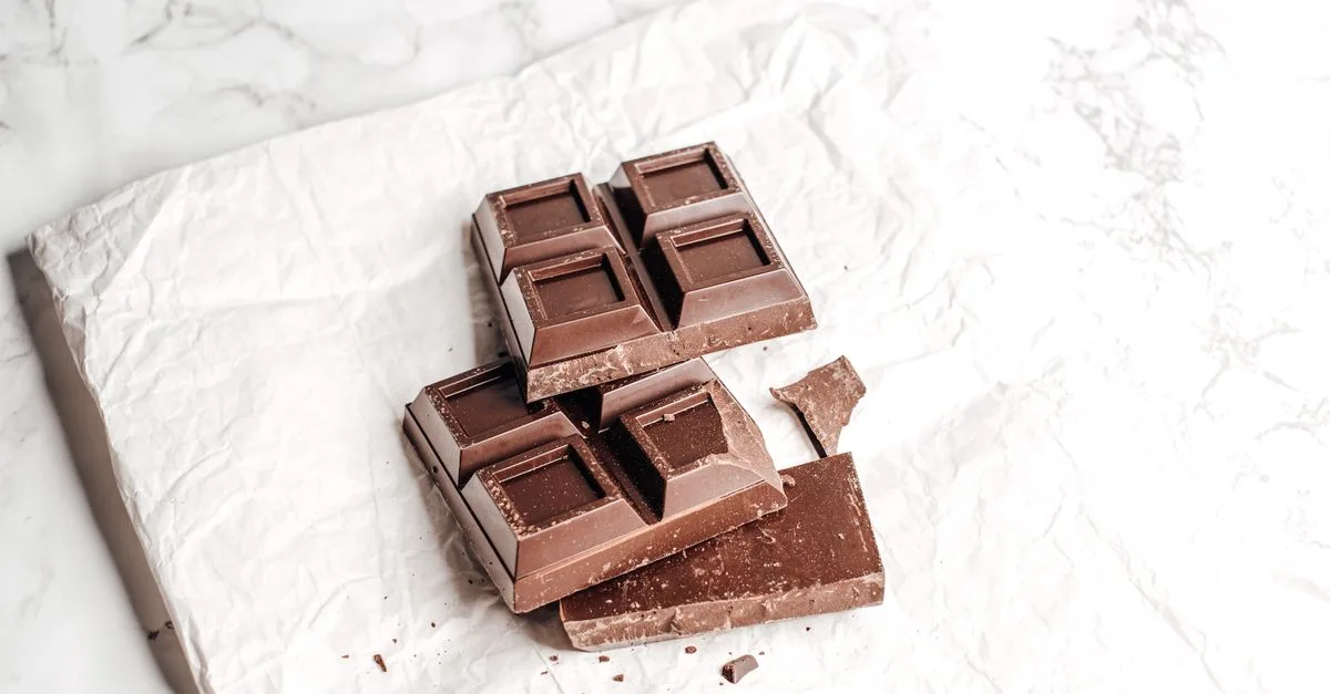 découvrez comment réduire l'amertume de la ganache au chocolat noir pour obtenir un goût doux et équilibré, parfait pour toutes vos pâtisseries.