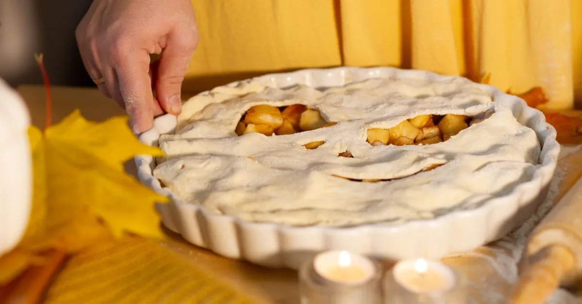 découvrez pourquoi vos chaussons aux pommes fuient à la cuisson et comment éviter les débordements pour obtenir une pâte feuilletée dorée et croustillante.