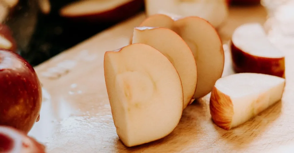 découvrez pourquoi vos chaussons aux pommes fuient et comment éviter que la garniture ne s’échappe pour obtenir une pâte dorée et croustillante.