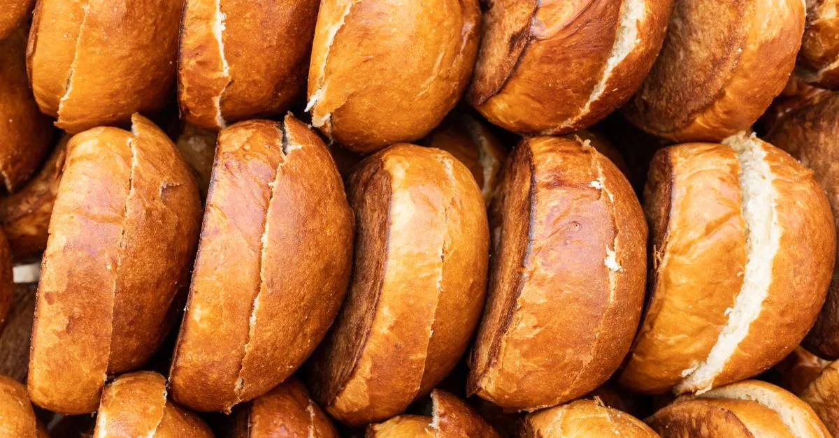 découvrez comment façonner une brioche à tête : les étapes et conseils pour obtenir sa forme traditionnelle et une mie moelleuse.