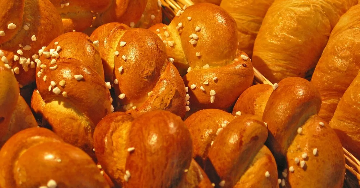 découvrez pourquoi votre brioche s’affaisse après la cuisson et comment éviter ce problème pour obtenir une mie légère et une belle forme.