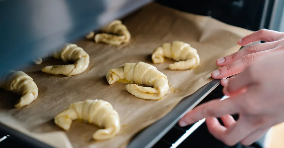 température idéale du beurre pour la détrempe des croissants : guide pour réussir une pâte feuilletée parfaite et des croissants croustillants.
