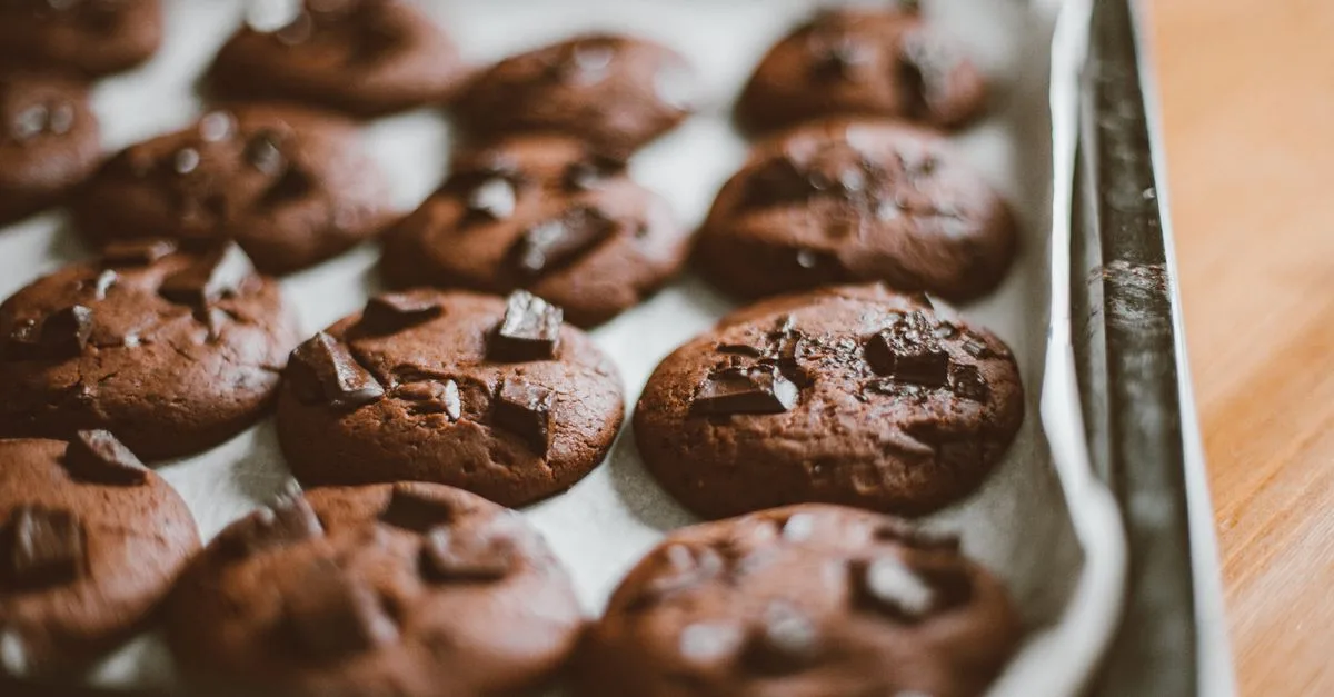 découvrez des astuces efficaces pour prévenir le ramollissement des cookies et conserver leur texture croquante plus longtemps.
