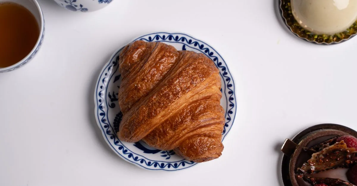 découvrez nos croissants frais et délicieux, parfaits pour un petit-déjeuner gourmand ou une pause sucrée à tout moment de la journée.