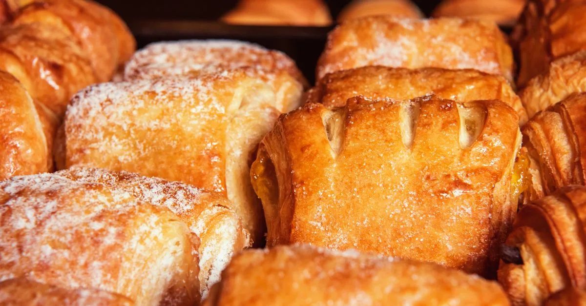 découvrez pourquoi votre pain au chocolat fuit à la cuisson et comment éviter les fuites pour obtenir une viennoiserie dorée, feuilletée et gourmande.
