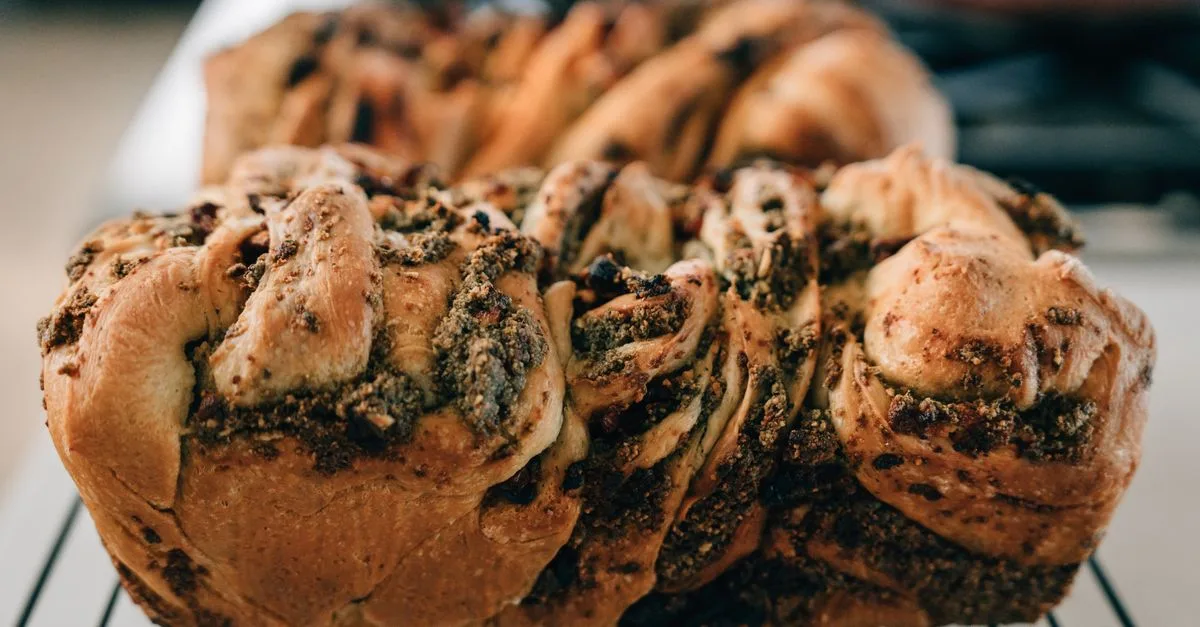 découvrez une brioche moelleuse et légère, à la mie tendre et filante. une recette gourmande, parfaite au petit-déjeuner ou au goûter.